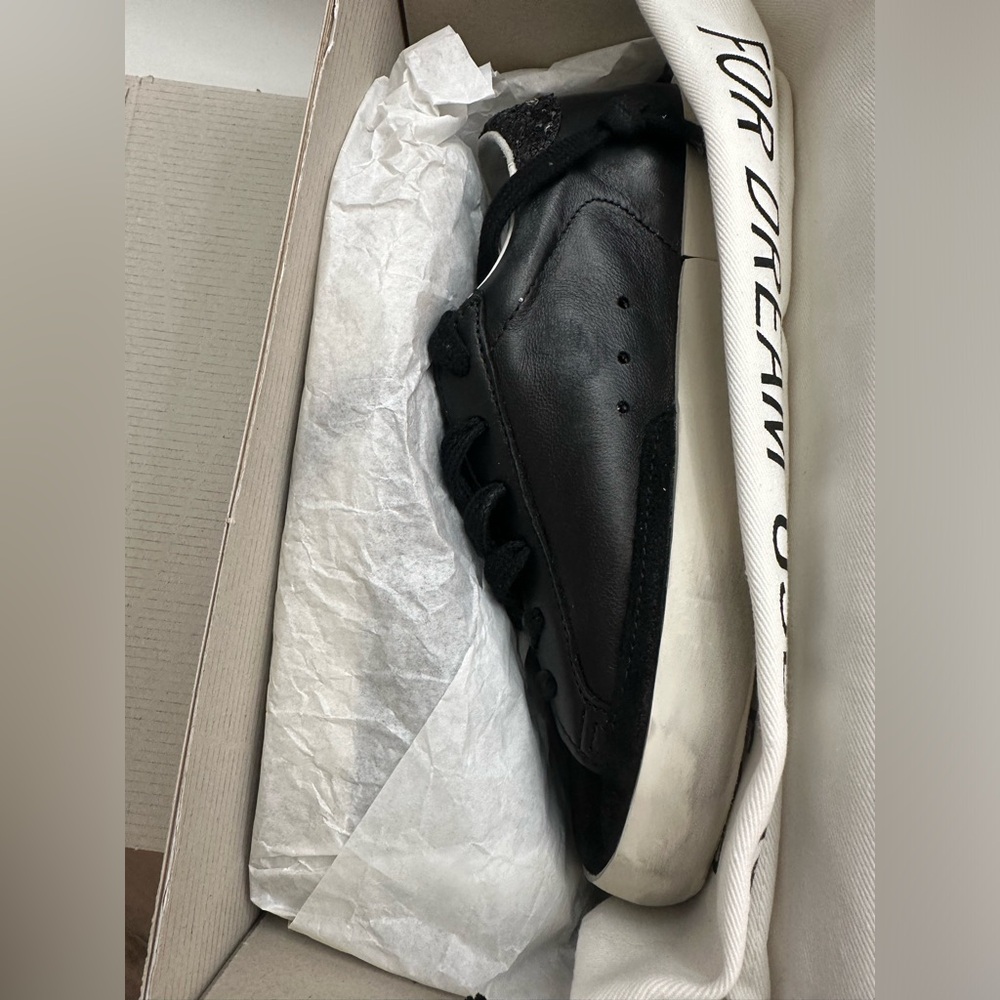 Brand New Never Worn Golden Goose Super Star Classic with List